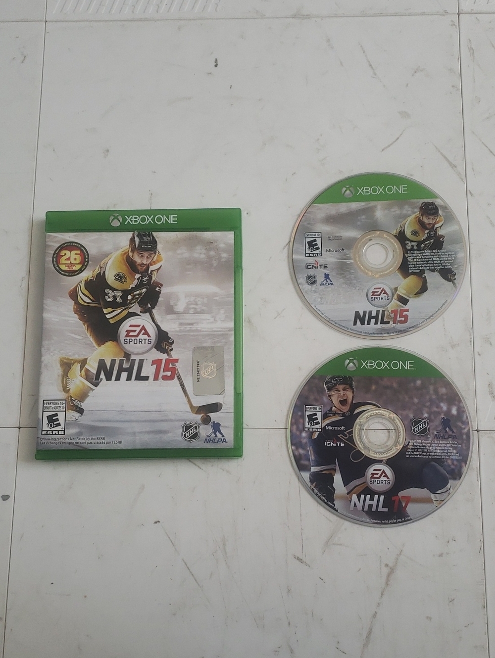 EA Sports NHL 15 XBOX ONE + FREE NHL 17 XBOX ONE